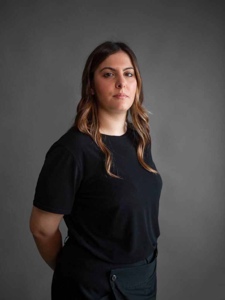 foto di gaia, ragazza castana, capelli leggermente mossi, occhi castani